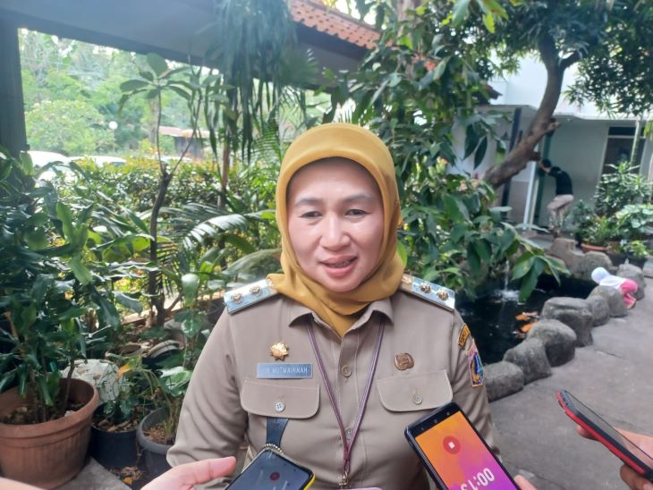 Plt Wali Kota Jakarta Timur, Iin Mutmainnah mengimbau warga masyarakat khususnya di Jakarta Timur untuk memiliki Alat Pemadam Api Ringan (APAR) di rumah dan lingkungan tempat tinggal masing-masing, Selasa (6/5/2025). Foto: Joesvicar Iqbal/ipol.id