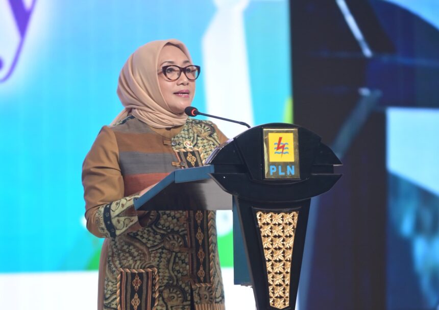 Menteri Pemberdayaan Perempuan dan Perlindungan Anak (PPPA), Arifah Fauzi mengapresiasi komitmen PLN dalam mewujudkan lingkungan kerja yang setara dan inklusif melalui berbagai inisiatif strategis. Foto: Dok PLN