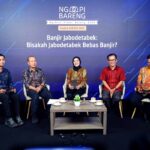 Diskusi bertajuk Ngopi Bareng: Bisakah Jabodetabek Bebas Banjir diadakan pada Rabu (30/4/2025). Hadir Direktur Sungai dan Pantai Kementerian PUPR, Dwi Purwantoro (dua dari kiri); Kpala Subdirektorat Penegakan Hukum dan Penanganan Sengketa Penataan Ruang Wilayah II Kementerian ATR/BPN, Audrei Winny Cynthiasari (tengah); dan Direktur Mitigasi Bencana BNPB, Berton Suar Panjaitan (dua dari kanan). Foto: Ist
