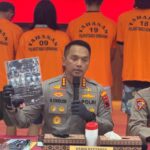 Polisi tetapkan 6 orang sebagai tersangka dalam aksi may day rusuh di Semarang. Foto: Humas Polri