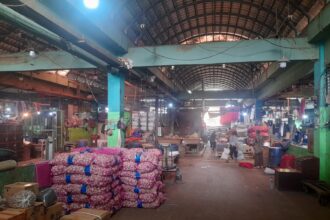 Suasana los C dan H di Pasar Induk Kramat Jati, Jakarta Timur, pada Sabtu (3/5/2025). Para pedagang setempat meminta revitalisasi pasar dilanjutkan. Foto: Ist