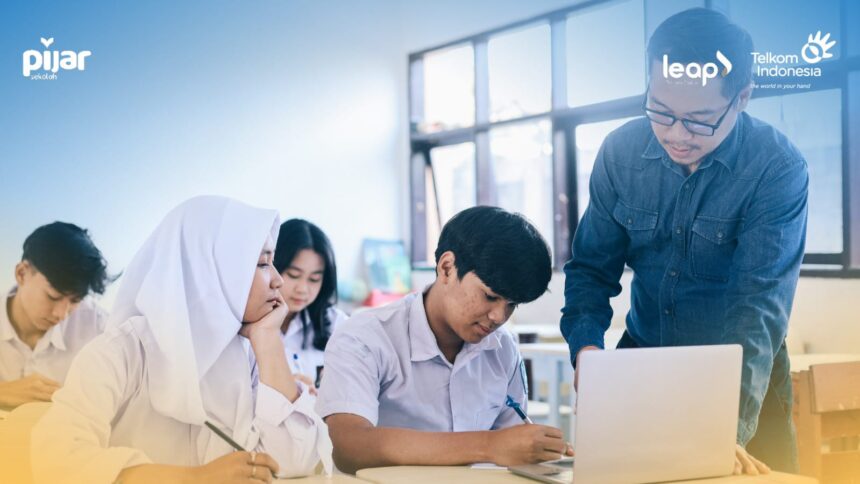 Telkom menghadirkan Pijar Sekolah, platform pendidikan digital yang mendukung belajar online, e-rapor, dan ujian berbasis komputer (CBT). Foto: Telkom Indonesia