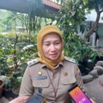 Plt Wali Kota Jakarta Timur, Iin Mutmainnah mengimbau kepada pedagang hewan kurban untuk tidak berjualan di atas trotoar, fasilitas umum (Fasum), dan badan jalan, Selasa (6/5/2025). Foto: Joesvicar Iqbal/ipol.id