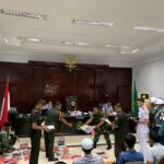 Wakil Ketua Lembaga Perlindungan Saksi dan Korban (LPSK), Sri Suparyati dan jajaran melakukan koordinasi dengan pihak Oditur Militer III-15 Banjarmasin dan Pengadilan Militer 1-06 Banjarmasin dalam hal pendampingan LPSK terhadap para saksi, Kamis (8/5/2025). Foto: Ist