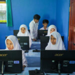 Sebagai bagian dari komitmennya dalam mendukung pembangunan pendidikan nasional, BRI Peduli, program Tanggung Jawab Sosial dan Lingkungan (TJSL) dari PT Bank Rakyat Indonesia (Persero) Tbk, menginisiasi penyaluran bantuan infrastruktur teknologi, informasi, dan akses internet ke SMP Negeri 6 Bayan di Kabupaten Lombok Utara, Nusa Tenggara Barat. Foto: Dok BRI