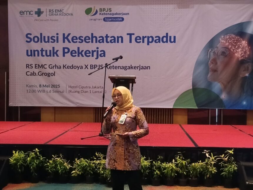 BPJS Ketenagakerjaan Kantor Cabang Jakarta Grogol bekerja sama dengan Rumah Sakit EMC Grha Kedoya menggelar sosialisasi bertajuk “Solusi Kesehatan Terpadu untuk Pekerja” di Hotel Ciputra, Jakarta Barat. Kegiatan ini dihadiri ratusan perwakilan perusahaan binaan BPJS Ketenagakerjaan.