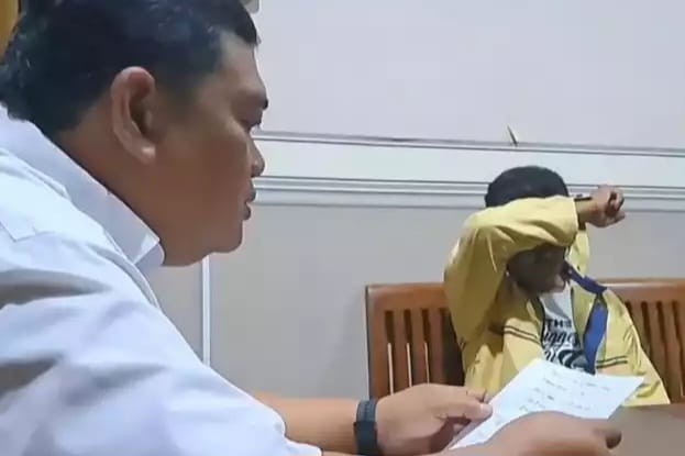 Seorang pria nekat membuat laporan palsu kepada polisi untuk mengelabuhi istrinya setelah menghabiskan uang pinjaman untuk karaoke. Foto: IG @info_kartasura