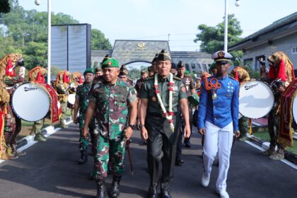Jaksa Agung Muda Pidana Militer (JAM-Pidmil) Mayjen TNI M Ali Ridho bersama Pusat Penerangan Hukum (Puspenkum) Kejaksaan Agung melaksanakan kegiatan penerangan hukum di Akademi Militer (AKMIL) Magelang yang diikuti oleh 438 Taruna AKMIL. Foto: Dok Puspenkum Kejaksaan Agung