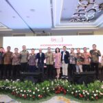 OJK menyelenggarakan kegiatan konsinyering di Jakarta, Jumat (16/5/2025) bersama Kementerian Koordinator Bidang Perekonomian, Kementerian Perdagangan, Kementerian Perindustrian, Kementerian Investasi dan Hilirisasi, serta Badan Kebijakan Fiskal, industri perbankan, dan pelaku industri TPT. Foto: Dok OJK