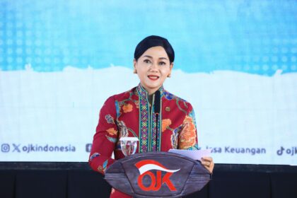 Kepala Eksekutif Pengawas Perilaku Pelaku Usaha Jasa Keuangan, Edukasi dan Pelindungan Konsumen Friderica Widyasari Dewi dalam kegiatan edukasi keuangan bertema "Masa Depan Sejahtera dengan Perencanaan Keuangan” yang digelar dalam rangka Bulan Literasi Keuangan (BLK) Tahun 2025 di Pendopo Rumah Dinas Bupati Karanganyar, Kabupaten Karanganyar, Jumat (23/5/2025). Foto: Dok OJK