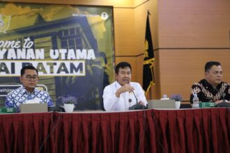 Deputi Bidang Koordinasi Keamanan dan Ketertiban Masyarakat Kemenko Polkam, Irjen Pol Asep Jenal Ahmadi dalam rapat koordinasi dalam rangka tindak lanjut pengungkapan penyelundupan narkotika di Batam di Kantor Bea Cukai Batu Ampar, Batam, Provinsi Kepulauan Riau, Jumat (23/5/2025). Foto: Humas Kemenko Polkam