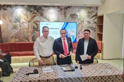 Kuasa Hukum PT Telkom Indonesia, Juniver Girsang (tengah). Foto: Yudha Krastawan/ipol.id