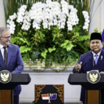 Presiden Prabowo Subianto, bersama Perdana Menteri Australia, Anthony Albanese, menyampaikan keterangan pers bersama usai menggelar serangkaian pertemuan bilateral di Istana Merdeka, Jakarta, Kamis (15/5/2025). Foto: BPMI Setpres