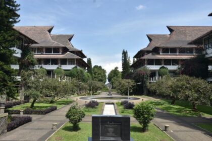 Direktorat Persiapan Bersama (Ditsama) di bawah koordinasi Kantor Wakil Rektor Bidang Akademik dan Kemahasiswaan (WRAM) melaksanakan kampanye edukatif mengenai etika mahasiswa.