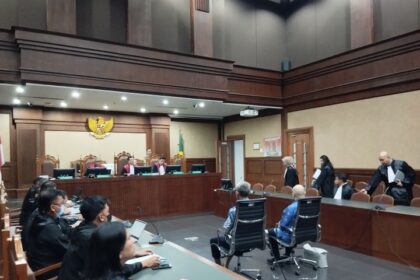 Suasana sidang perdana pembacaan dakwaan dalam perkara dugaan korupsi investasi PT Taspen digelar di Pengadilan Tindak Pidana Korupsi (Tipikor) Jakarta, pada Selasa (27/5/2025) siang. Foto: Ist