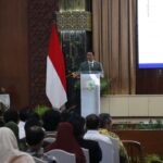 Kepala BNPB Suharyanto, saat menjadi pembicara pada Kuliah Umum tentang Penanggulangan Bencana di Indonesia bertempat di Kampus Universitas Andalas, Kota Padang, Sumatera Barat, pada Rabu (7/5/2025). Foto: Ist