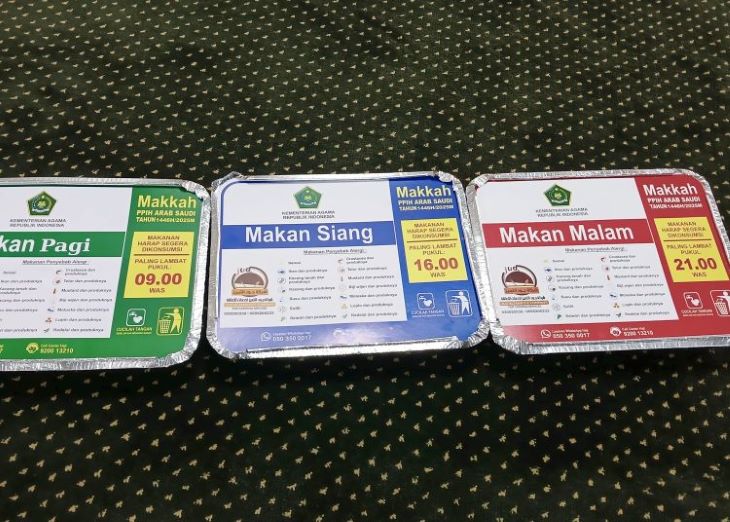 Klinik Kesehatan Haji Indonesia (KKHI) Makkah mengimbau seluruh jemaah agar mengonsumsi makanan kotak saji sesuai dengan waktu yang telah ditentukan. Foto: Kemenkes
