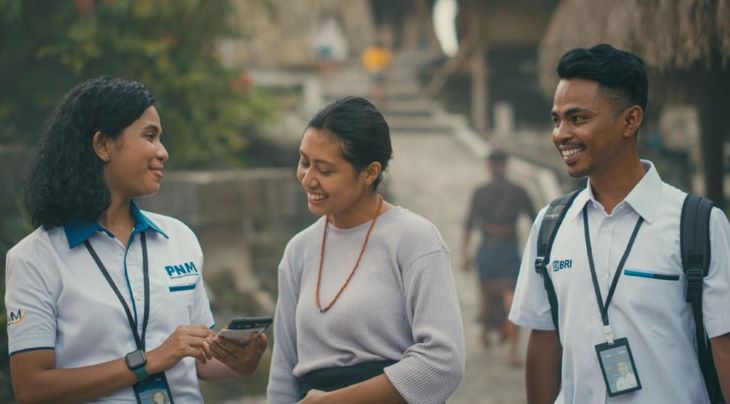 Bersama PT Permodalan Nasional Madani (PNM) dan PT Pegadaian, BRI terus berkomitmen memberikan dampak nyata terhadap peningkatan taraf hidup dan kesejahteraan masyarakat, khususnya pelaku usaha ultra mikro di seluruh penjuru Indonesia. Foto: Dok BRI