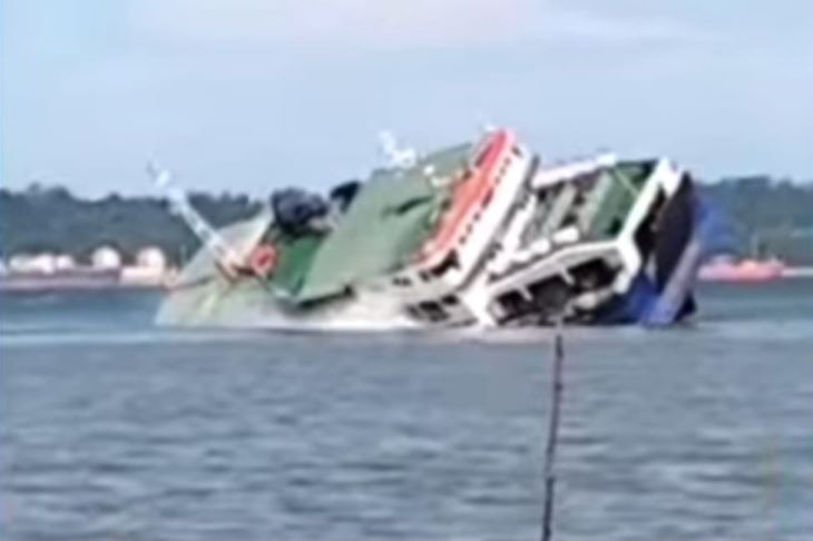 Kapal Motor Penumpang (KMP) Mukhlisa dikabarkan tenggelam di Perairan Teluk Balikpapan, Kalimantan Timur, pada Senin (5/5/2025) pukul 15.20 WITA. Foto: Tangkap layar IG @mygigsmedia