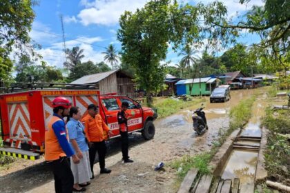Tim BPBD Penajam Paser Utara bersama unsur terkait melakukan pemantauan di Kecamatan Sepaku, Kabupaten Penajam Paser Utara, Provinsi Kalimantan T imur, pada Rabu (28/5/2025). Foto: BPBD Penajam Paser Utara