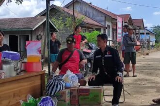 Kecamatan Sebulu Salurkan Bantuan Sosial bagi Warga Kurang Mampu. Foto: Dok Humas