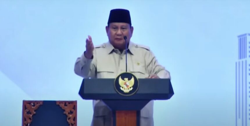 Presiden Prabowo Subianto, yang juga menjabat Ketum Partai Gerindra, berpidato dalam Kongres IV PP Tidar di Jakarta, Sabtu (17/5/2025). Foto: ipol.id