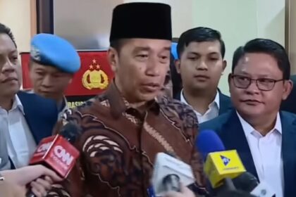 Presiden ke-7 RI Joko Widodo menjawab pertanyaan wartawan usai memenuhi undangan Bareskrim Polri untuk memberikan klarifikasi terkait laporan soal ijazahnya, Selasa (20/5/2025). Foto: ipol.id