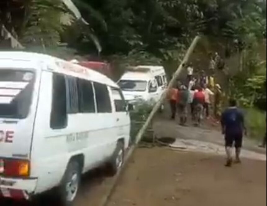 Proses evakuasi korban ledakan di Sagara, Kecamatan Cibalong, Kabupaten Garut, Jawa Barat, Senin (12/5/2025). Foto: Tangkapan layar video warga