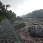 Banjir bandang terjang wilayah Kecamatan Candipuro, Kabupaten Lumajang pada Selasa (13/5)/2025. Foto: BPBD Kabupaten Lumajang
