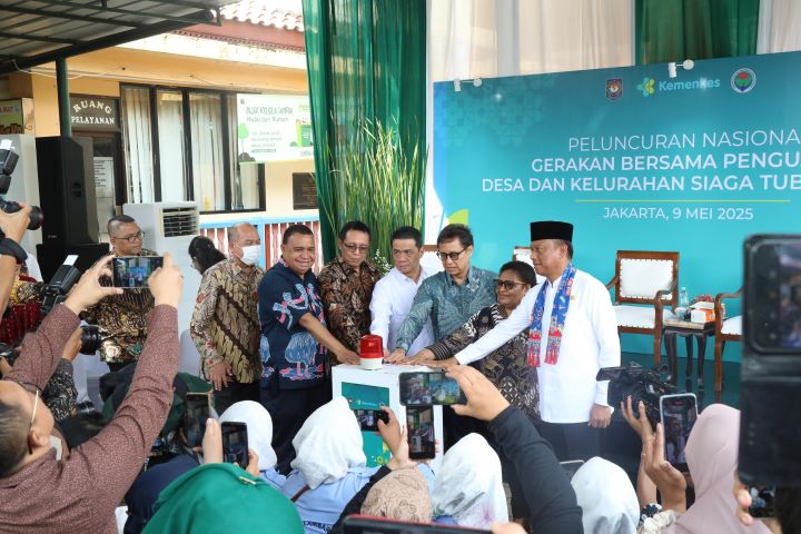 Tampak acara Peluncuran Nasional Gerakan Bersama Penguatan Desa dan Kelurahan Siaga Tuberkulosis di Kantor Kelurahan Rambutan, Kecamatan Ciracas, Jakarta, Jumat (9/5/2025). Foto: Kemendagri