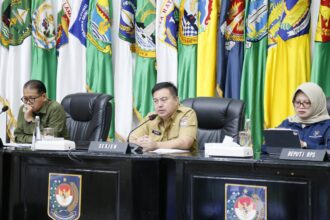 Tomsi saat memimpin Rapat Koordinasi (Rakor) Pengendalian Inflasi Daerah yang berlangsung secara hybrid dari Gedung Sasana Bhakti Praja, Kantor Pusat Kemendagri, Jakarta, Senin (5/5/2025