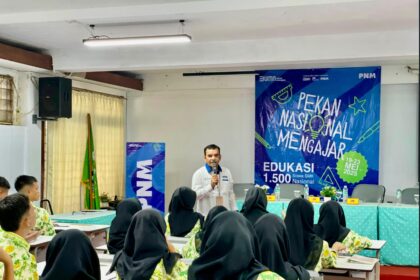 PNM memberdayakan 270 insan terbaiknya untuk turun langsung ke ruang-ruang kelas dan membagikan pengalaman nyata dari lapangan. Foto: Dok PNM