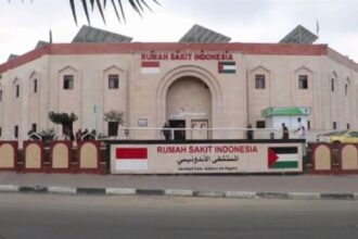 Kementerian Kesehatan Gaza melaporkan militer Israel mengepung Rumah Sakit Indonesia di Jalur Gaza Palestina dan sekitarnya secara intensif pada Minggu (18/5).