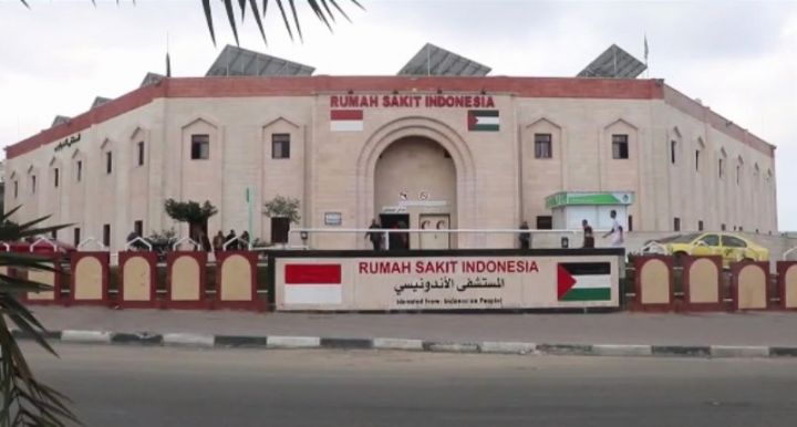 Kementerian Kesehatan Gaza melaporkan militer Israel mengepung Rumah Sakit Indonesia di Jalur Gaza Palestina dan sekitarnya secara intensif pada Minggu (18/5).
