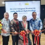 Peresmian Integrasi sistem Prodia Link pada aplikasi MyAdMedik@ di Grha Prodia Utama, Jakarta Pusat, Rabu (14/5/2025), dan dihadiri oleh Andri Hidayat selaku Digital Service Transformation & IT Director Prodia, Indriyanti Rafi Sukmawati selaku Business & Marketing Director Prodia, Dian Prambini selaku Direktur Utama AdMedika, Muhamad Nasrun Ihsan selaku Direktur Marketing & Bisnis AdMedika, Danang Rizki Ginanjar selaku Direktur Keuangan & Manajemen Risiko AdMedika, serta segenap jajaran manajemen Prodia maupun AdMedika. (Yudha Krastawan/ipol.id