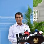 Mentan Amran saat memberikan keterangan pers kepada awak media di kompleks Istana Kepresidenan Jakarta. Foto: Setneg