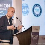 Wamenkeu Anggito Abimanyu saat memaparkan strategi Indonesia menghadapi dinamika perekonomian global pada acara "Fitch on Indonesia 2025: Risk and Opportunity in a New Era” di Jakarta hari ini. Foto: Hanny Hardy/Kemenkeu
