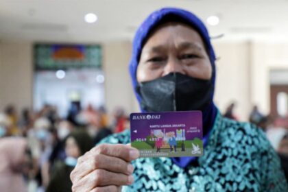 Penyaluran bansos di Jakarta. Foto: Ist