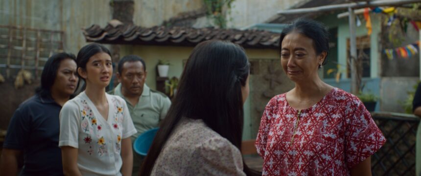 Film terbaru hasil kolaborasi antara Tobali Film dan SKAK Studios, Cocote Tonggo, resmi diperkenalkan kepada publik dalam gala premier yang berlangsung meriah. Foto: ist