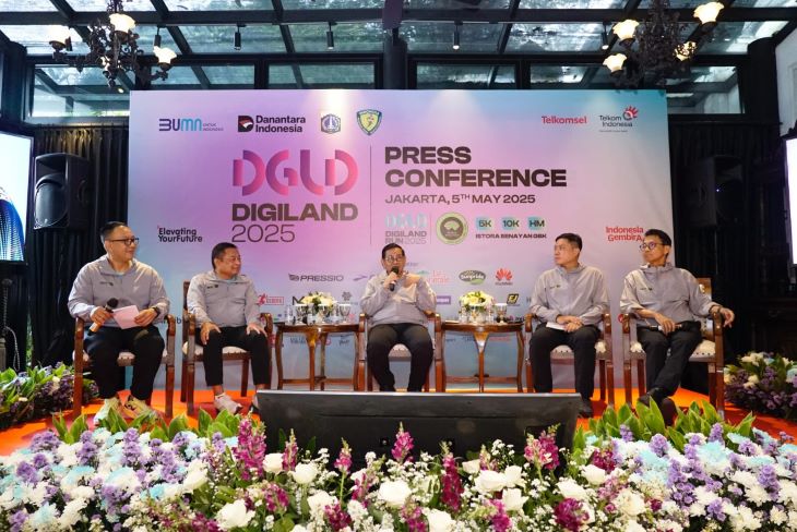 (kiri ke kanan) SVP Group Sustainability & Corporate Communication Telkom Ahmad Reza, Direktur Utama Telkom Ririek Adriansyah, Gubernur DKI Jakarta Pramono Anung, Direktur Marketing Telkomsel Derrick Heng, dan Sekretaris Jenderal PB PASI Tigor Tanjung saat acara Press Conference Digiland 2025, di Jakarta, Senin (5/5/2025). Foto: Telkom Indonesia