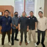 Mantan Bendahara Panwaslu Kabupaten Lampung Tengah, Awalludin saat diamankan oleh Satgas SIRI Kejaksaan Agung dan Kejaksaan Negeri Lampung Tengah di Jalan Kebagusan, Jakarta Selatan, Senin (19/5/2025). Foto: Puspenkum Kejaksaan Agung