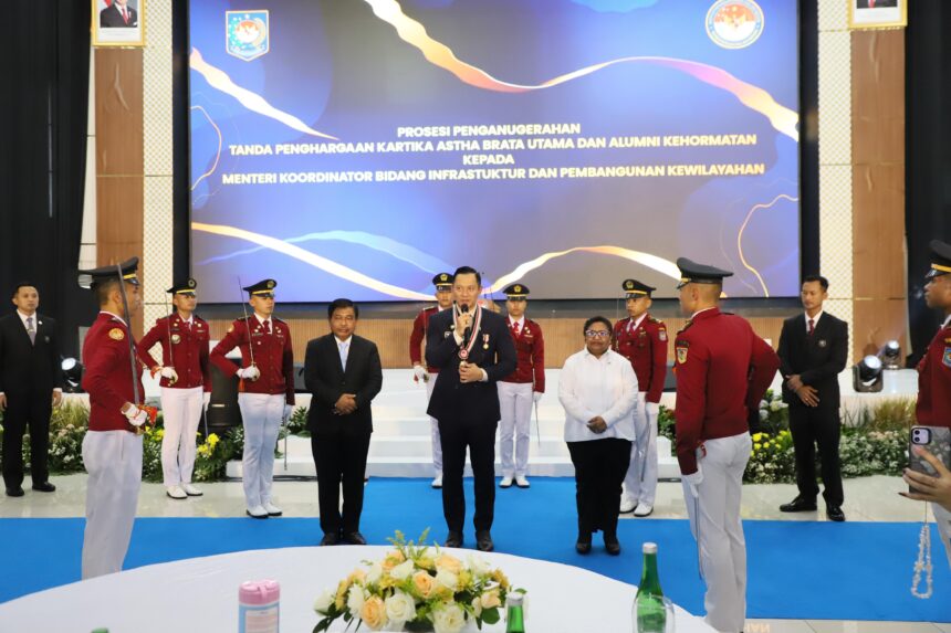 IPDN teguhkan komitmennya dalam membentuk kepemimpinan unggul di lingkungan civitas academica melalui Studium Generale bersama Menko Bidang Infrastruktur dan Pembangunan Kewilayahan Agus Harimurti Yudhoyono (AHY). Foto: Ist