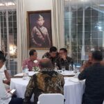 Mantan anggota Tim Mawar Kopassus, Fauka Noor Farid dkk siap mendukung Presiden Prabowo Subianto dalam menjalankan pemerintahan, saat kegiatan halal bihalal, Kamis (1/5/2025) malam. Foto: Ist