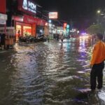 Genangan banjir di salah satu ruas jalan di Bekasi (foto: ist)