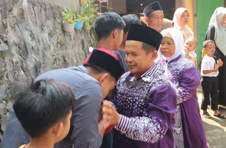 Legiman dan istri siap berangkat haji