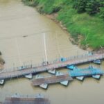 Jembatan perahu milik Haji Endang yang membentang di atas Sungai Citarum Karawang viral. Foto: Tangkap Layar IG @pu_sda_citarum