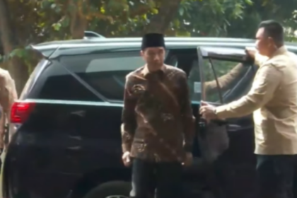 Jokowi tiba di Bareskrim Polri untuk diperiksa sebagai terlapor kasus dugaan ijazah palsu. Foto: humas polri