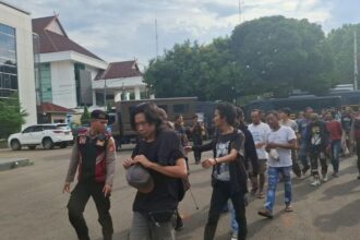 Tim gabungan Polres Bogor, TNI, Satpol PP mengamankan pelaku premanisme di wilayah Kabupaten Bogor. Foto: polri