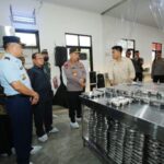 Kapolri Jenderal Listyo Sigit Prabowo saat meninjau SPPG Polda Sulsel di Makassar, Sulawesi Selatan Foto: Humas Polri