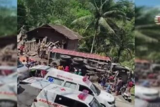 Kecelakaan maut truk menabrak angkot menewaskan 11 orang di Purworejo, Jateng, Rabu (7/5/2025). (Foto: ist)